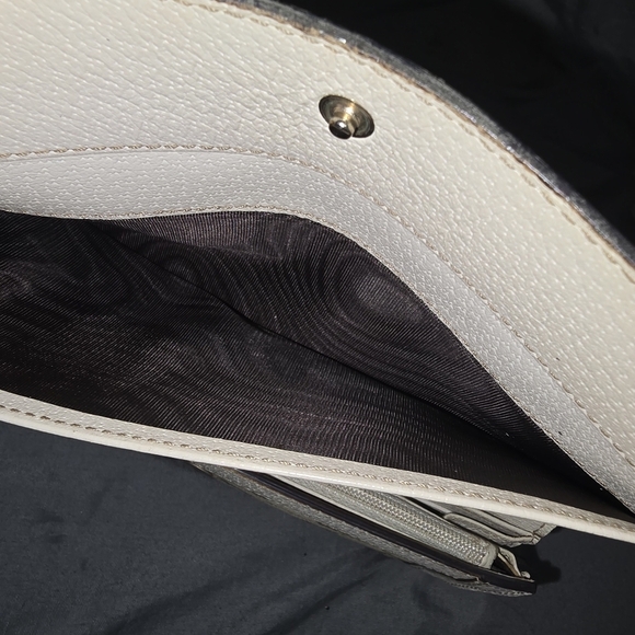 Vintage Gucci Beige and White Women's GG Monogram Long Wallet - Picture 4 of 6
